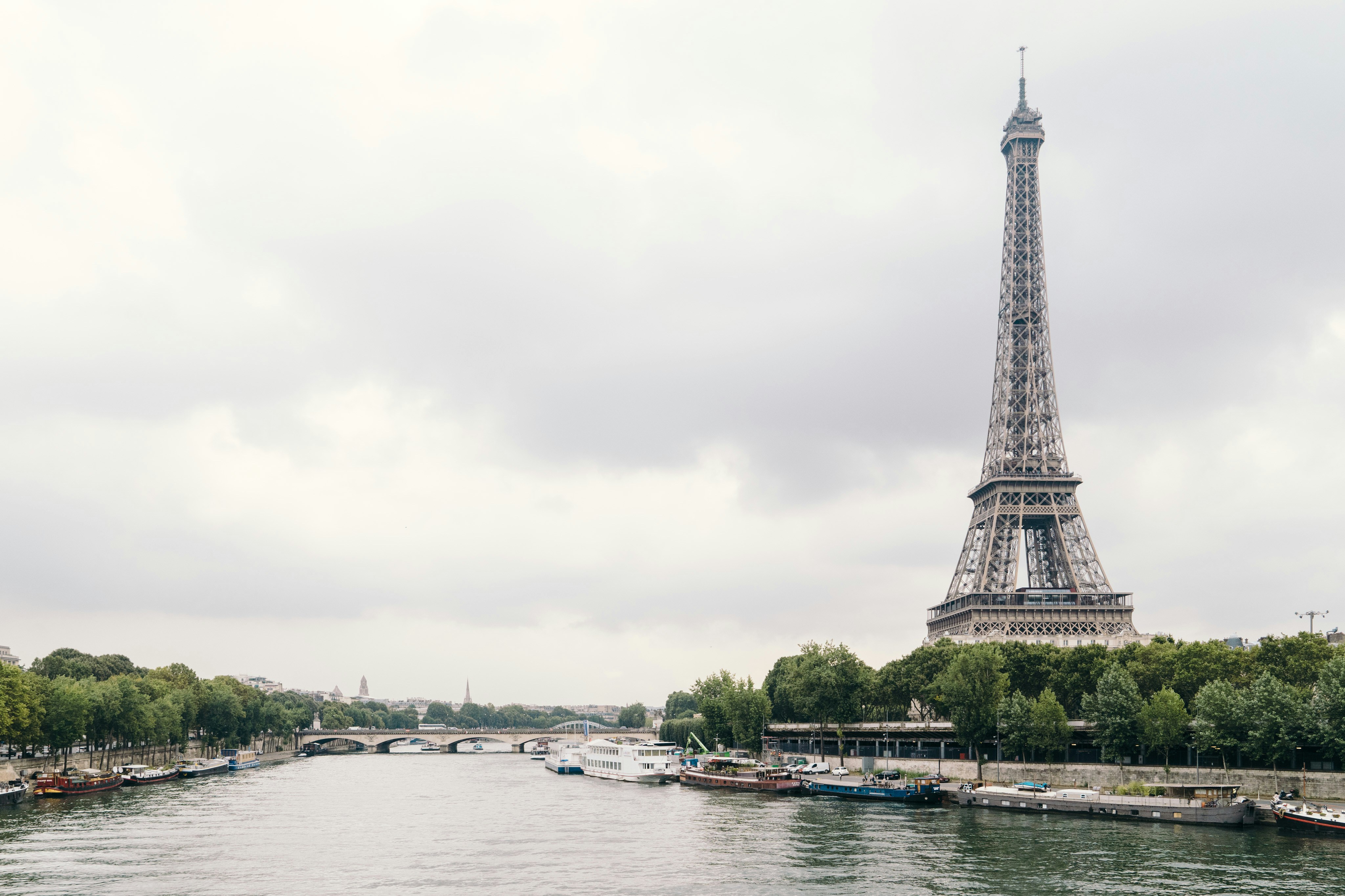 where is the eiffel tower located?
